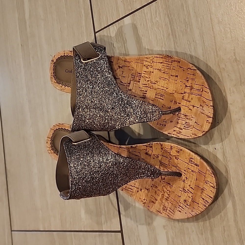 Croft & Barrow wedge sandal size 8 sparkly gold and black